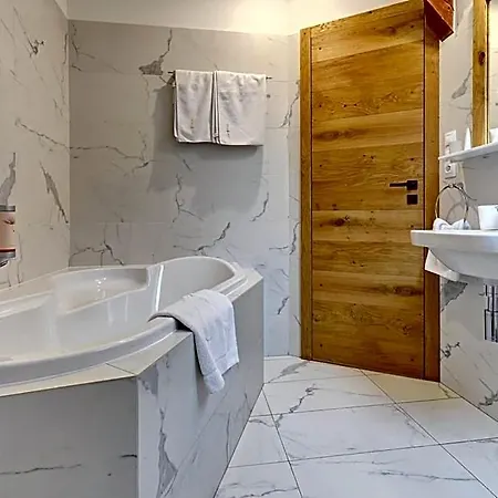 Conti Hotel 3*